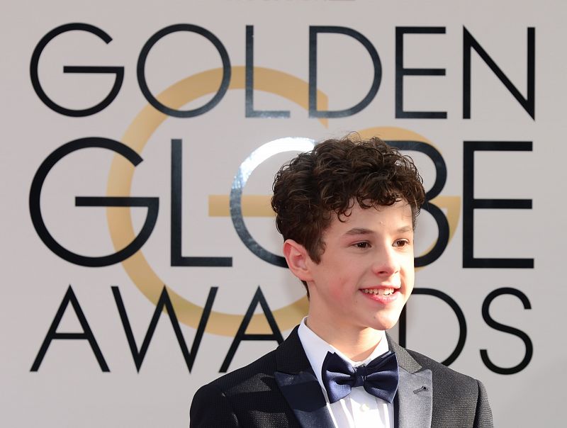 Nolan Gould, de 'Modern Family' se viste de gala para la entrega de los Globos de Oro.