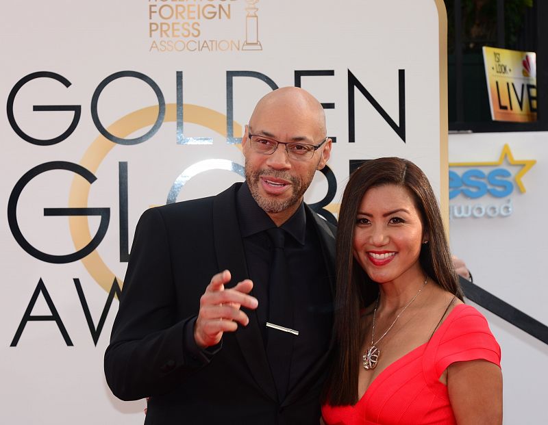 El director John Riddley y su esposa Gayle Riddley a su llegada al Beverly Hilton de Los Ángeles.