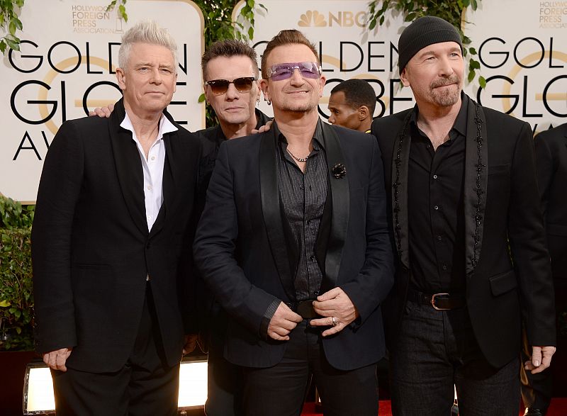 Los componentes de U2 en la alfombra roja.