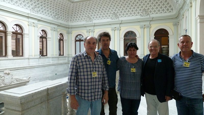 El equipo de 'Crónicas' con Emilio Gutiérrez Caba