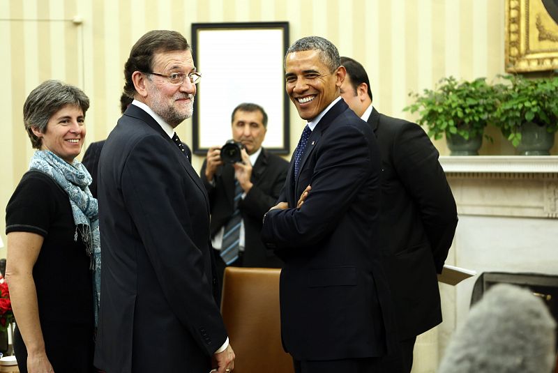 Rajoy y Obama miran distendidos a las cámaras en un momento de su encuentro en la Casa Blanca en Washington.