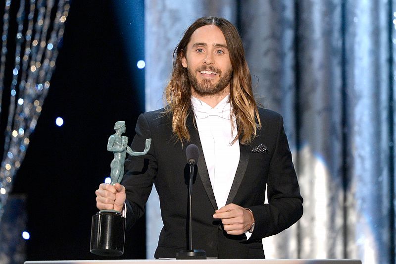 El actor y cantante Jared Leto recibe el premio a Mejor Actor de Reparto por su papel en 'Dallas Buyers Club' en la vigésima edición de los premios del Sindicato de Actores de EE.UU.