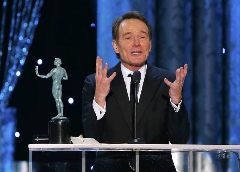 El actor Bryan Cranston recibe el premio a Mejor Actor en Serie Dramática del Sindicato de Actores de EE.UU. por su papel de Walter White en la serie "Breaking Bad"