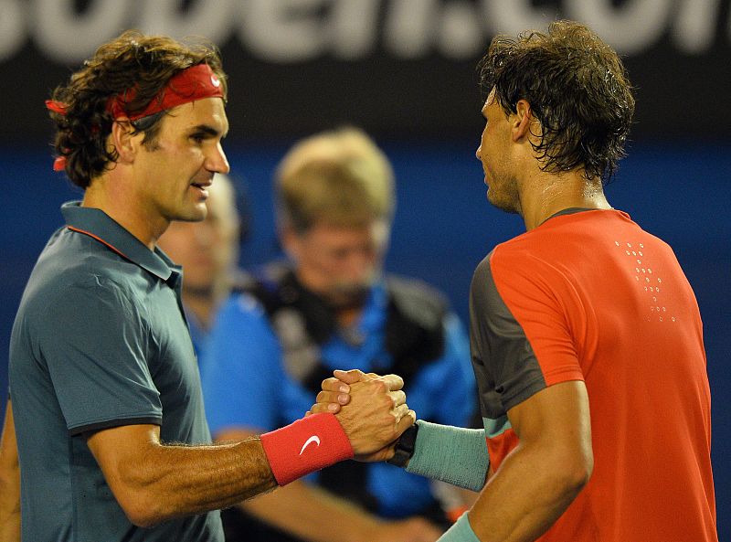 Nadal y Federer se saludan al finalizar el encuentro