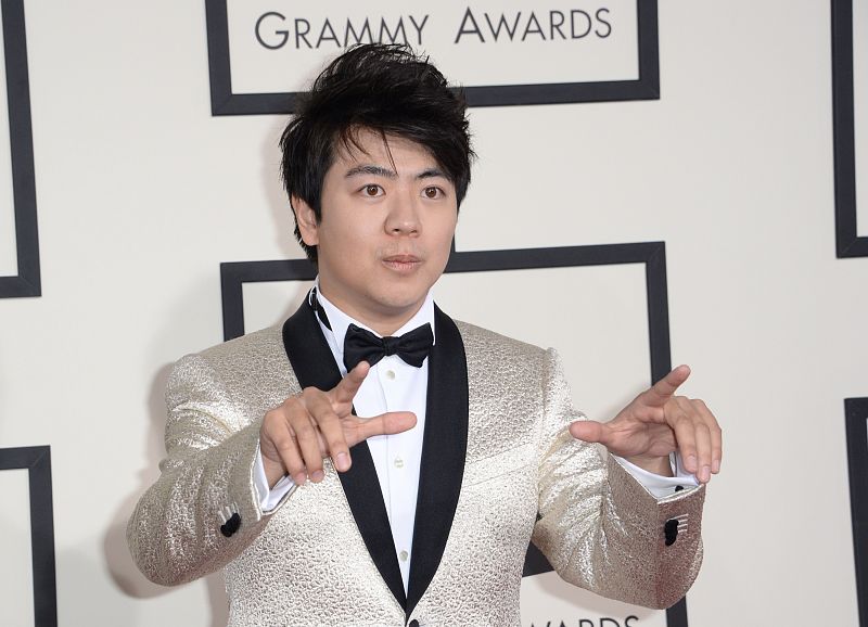 El pianista profesional chino Lang Lang en la alfombra roja de los Grammy 2014.