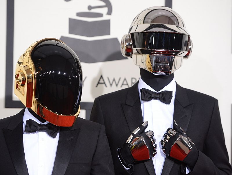 Los nominados a mejor álbum del año Daft Punk  en la alfombra roja de la ceremonia.