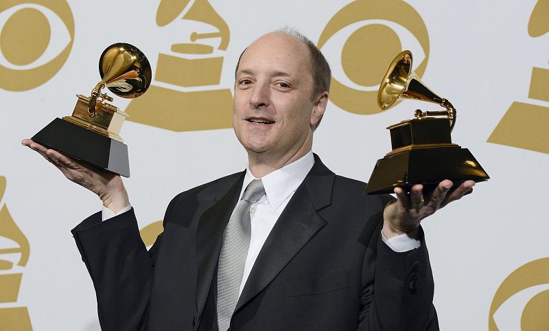 El productor David Frost levanta sus dos Grammys al álbum mejor producido, 'Winter Morning Walks', y a productor del año.