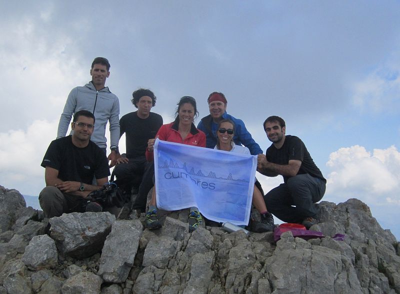 El equipo de Cumbres con Gemma y Edurne en la cima del Pedraforca