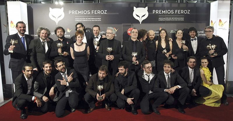 Foto de familia de los galardonados durante la entrega de los I Premios Feroz que otorga la Asociación de Informadores Cinematográficos de España, hoy en el cine Callao, en Madrid.