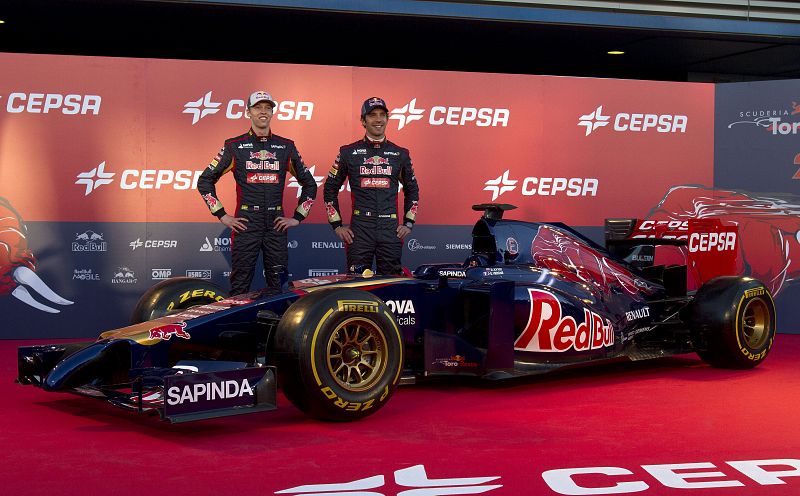 Kvyat y Vergne, ante el Toro Rosso STR9, en el que destaca la propulsión de motor V6 Turbo Renault