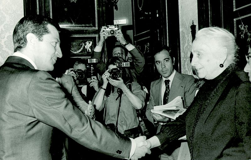 Suárez con Dolores Ibarruri, La Pasionaria