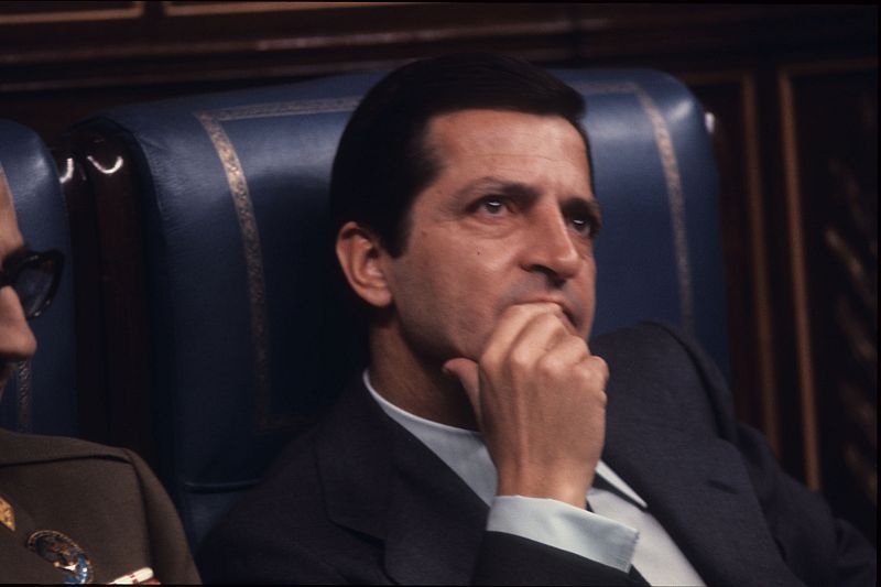 Suárez en la bancada azul, reservada al Gobierno