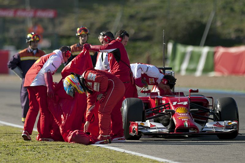 Las asistencias de Ferrari comienzan a retirar el F14