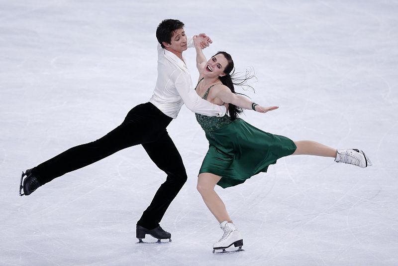 La pareja canadiense de patinaje Tessa Virtue y Scott Moir