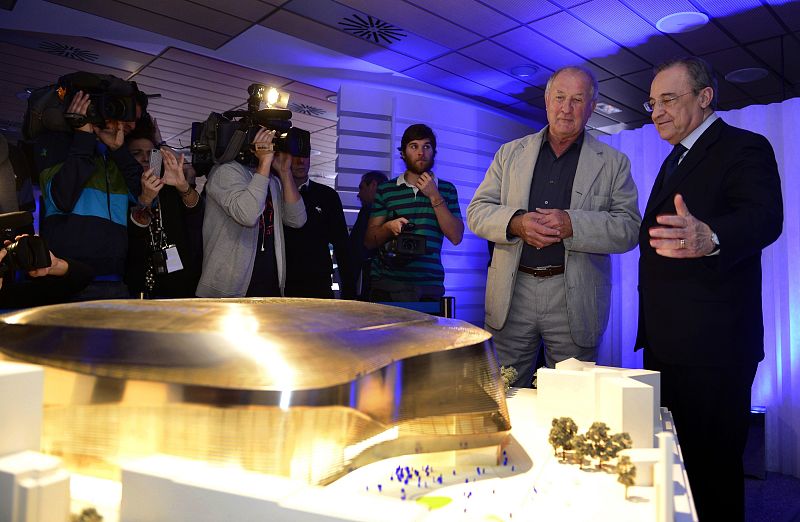 Florentino Pérez junto al propietario de GMP Architekten Volkin Mark.