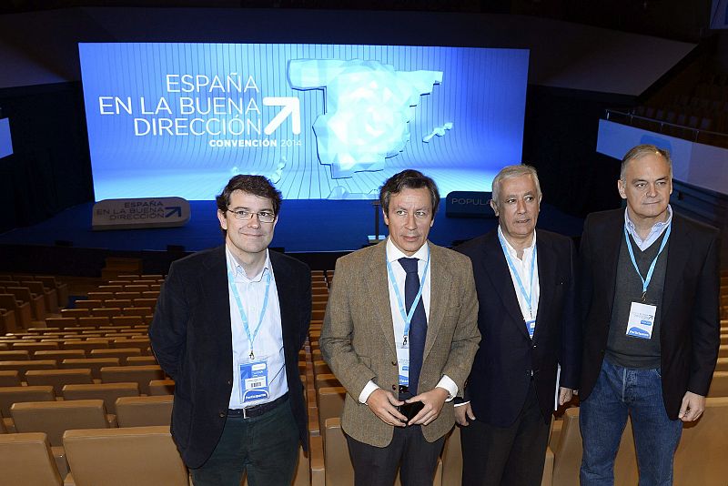 El secretario regional del PP de Castilla y León, Alfonso Fernández Mañueco, los vicesecretarios generales de Organización y Electoral del Partido Popular, Carlos Floriano, Política Autonómica y Local, Javier Arenas, y el vicesecretario de Estudios y