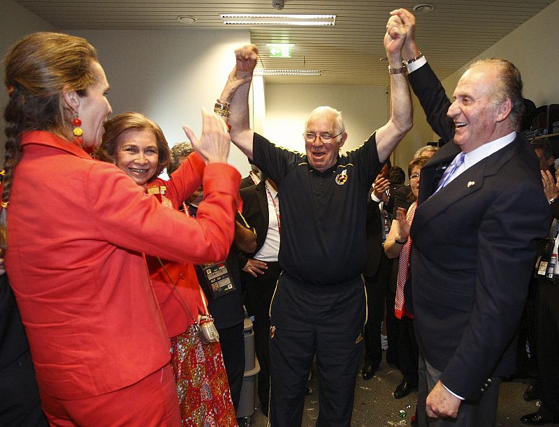 File photo of Spain's Queen Sofia and King Juan Carlos stand with national team coach Luis Aragones in Vienna