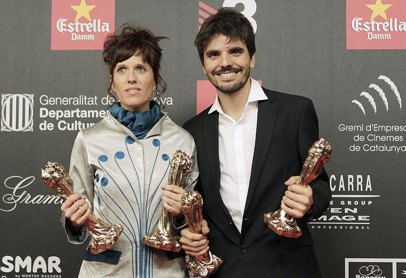 La directora y guionista Neus Ballús y el productor y guionista Pau Subirós, ganadores de Mejor Película, Mejor Director, Mejor Guión y Mejor Montaje por la película "La Plaga".