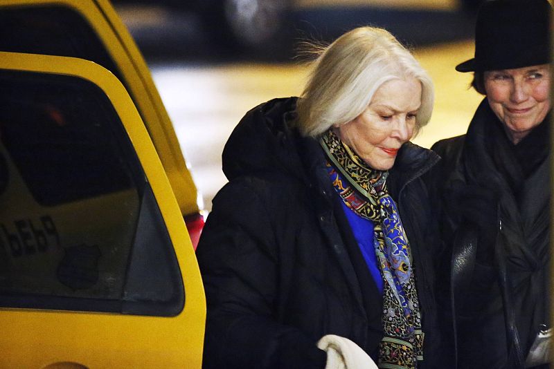 La inesperada muerte de Hoffman ha conmocionado a los cinéfilos de todo el mundo. Entre ellos, a la actriz Ellen Burstyn que también acudió a la despedida del actor.