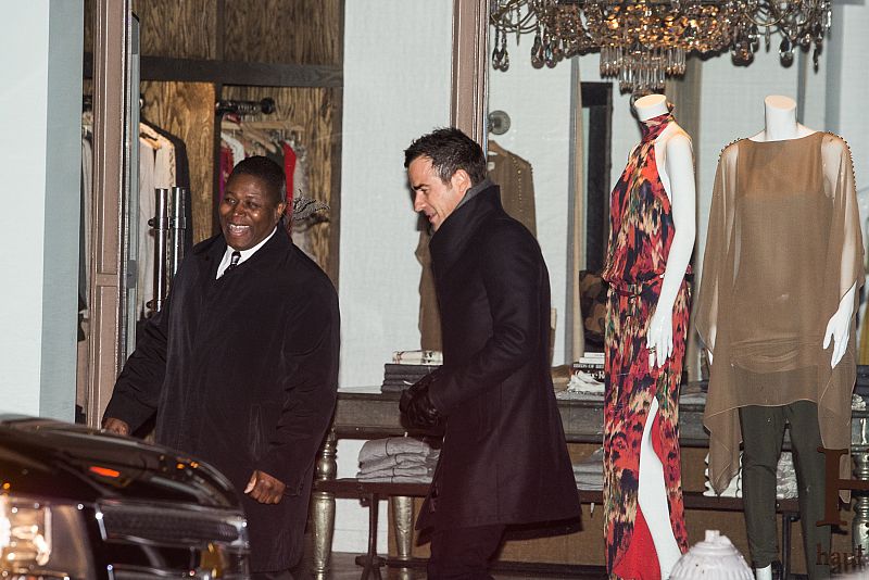 El actor, director y guionista estadounidense Justin Theroux acudió a despedir a su compañero.