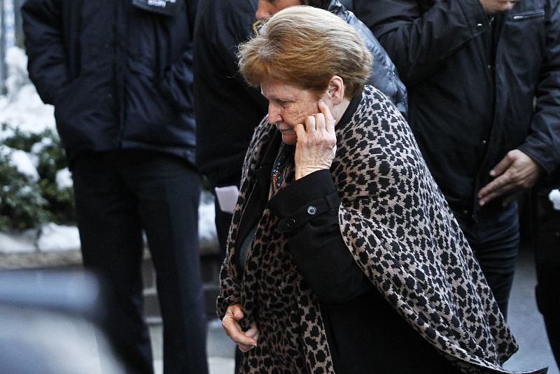 La madre de Hoffman, Marilyn O'Connor, acudió al velatorio para despedir a su hijo.