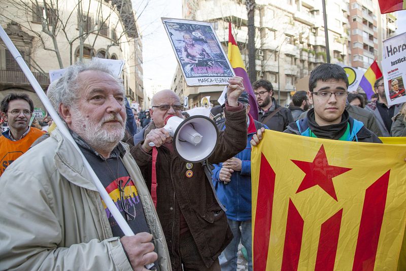 Concentración de protesta en las inmediaciones de los juzgados de Palma, con motivo de la declaración de la infanta Cristina ante el juez José Castro.NA