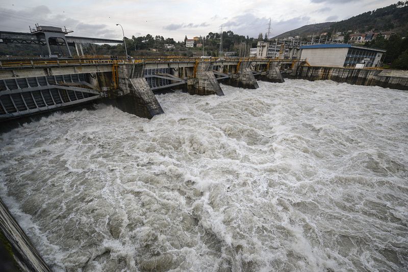 EL MAL TIEMPO MANTIENE EN ALERTA A NUMEROSAS LOCALIDADES DE OURENSE