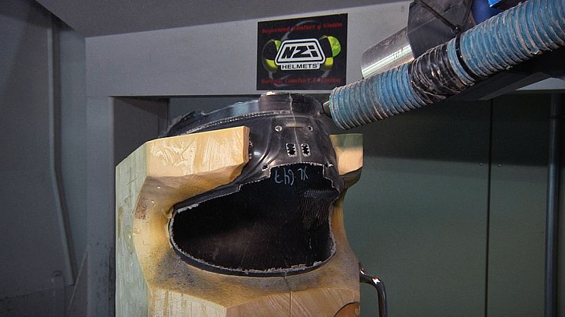 ¿Cómo se hace un casco de moto?