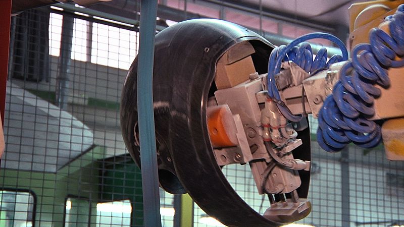 ¿Cómo se hace un casco de moto?