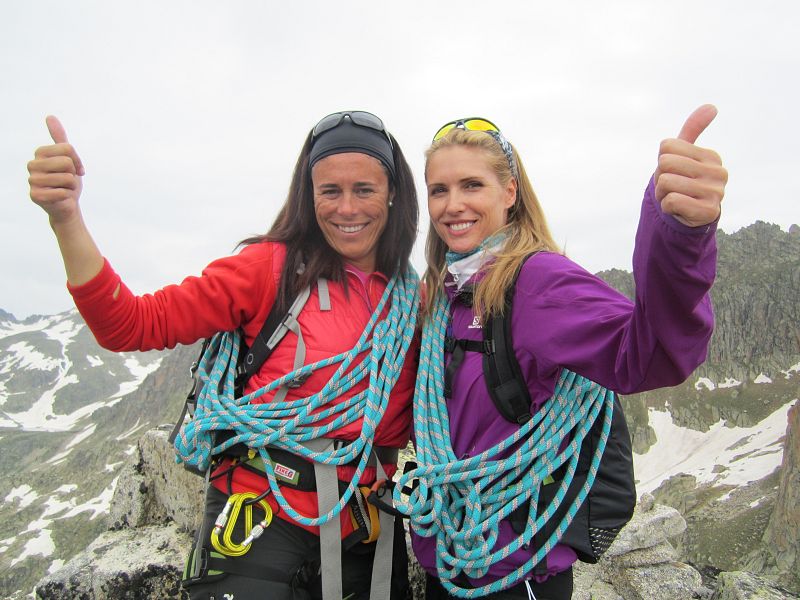 Judit Mascó y Edurne Pasabán en la cima de l'Agulla Gran d' Amitges