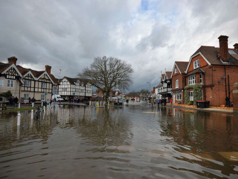 Imagen tomada en Datchet en Berkshire, al sureste de Inglaterra, tras la crecida del río Támesis.