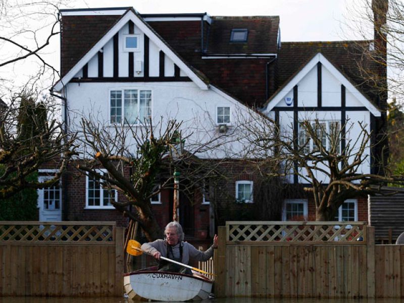 La Agencia medioambiental británica ha anunciado para este martes catorce alertas "graves".