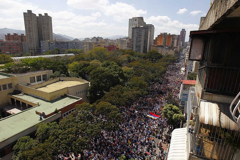 Los opositores se han manifstado bajo el lema '#LaSalida' para pedir el cambio de Gobierno en Venezuela.