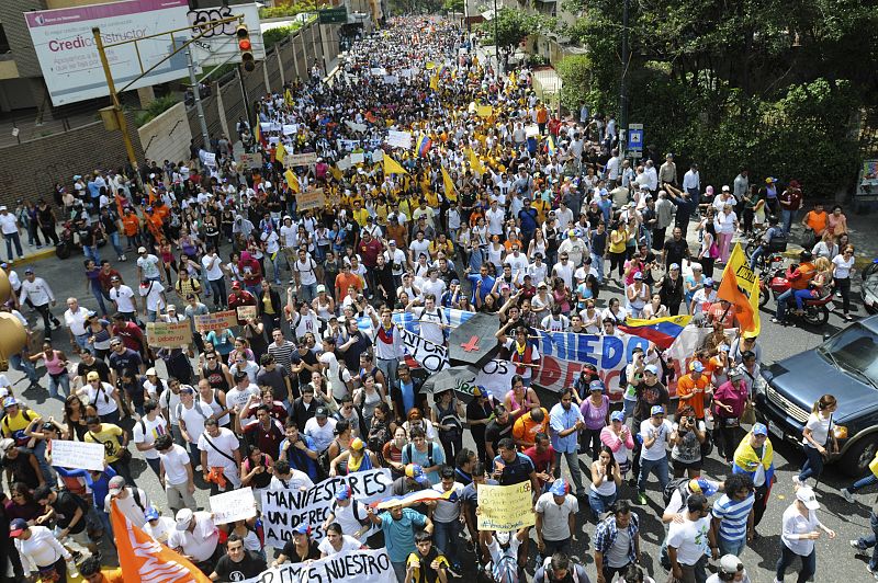 DOS MUERTOS, 23 HERIDOS Y MÁS DE 25 DETENIDOS EN PROTESTAS EN VENEZUELA