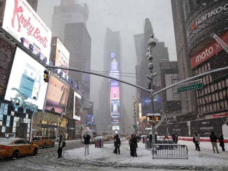 La nieve también afecta a Times Square en Nueva York.
