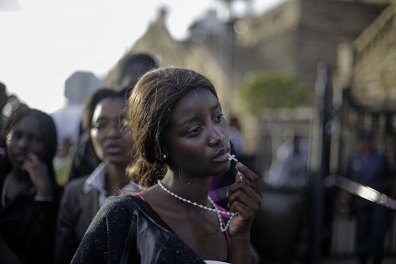 Fotografía de Markus Schreiber, primer premio de retratos. Asistente a la capilla ardiente de Nelson Mandela.