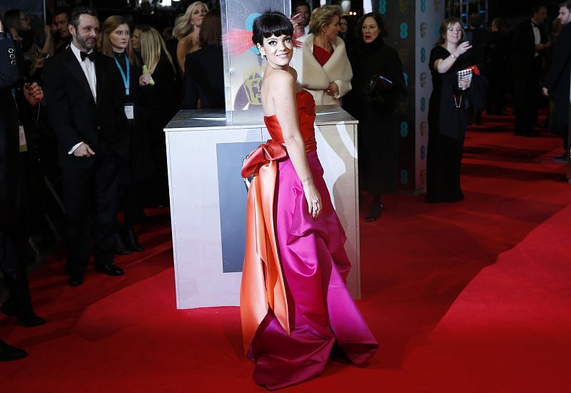La cantante y actriz Lily Allen, a su llegada a la gala.