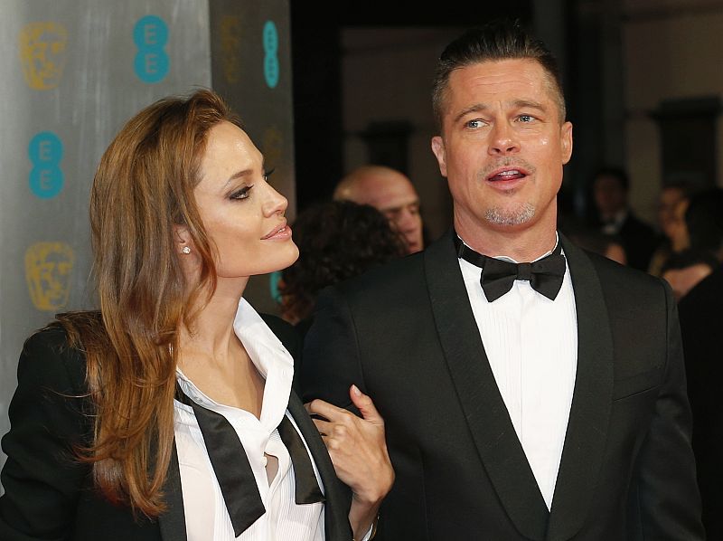 Brad Pitt y su mujer, Angelina Jolie, a su llegada a la 67 edición de los Bafta en Londres (Reino Unido).