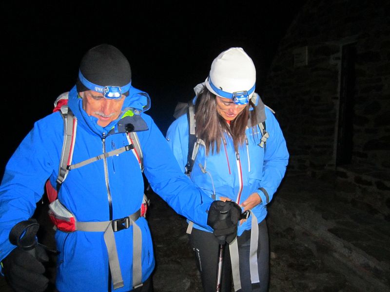 Saliendo del Refugio de la Caldera hacia la cumbre
