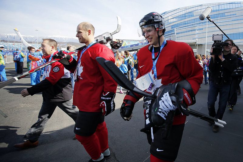 Canada's ice hockey players Getzlaf and Crosby walk to the Bolshoy arena following a men's team practice at the 2014 Sochi Winter Olympics