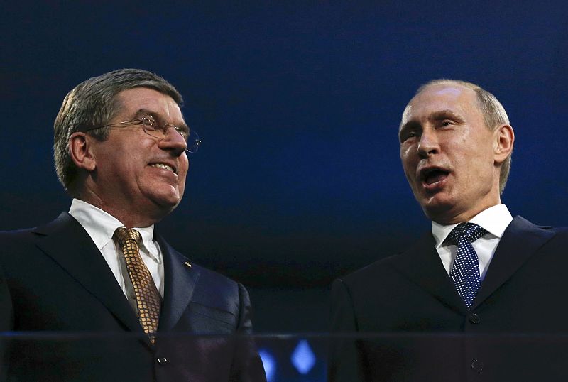 El presidente del COI, Thomas Bach, y el presidente ruso, Vladimir Putin.