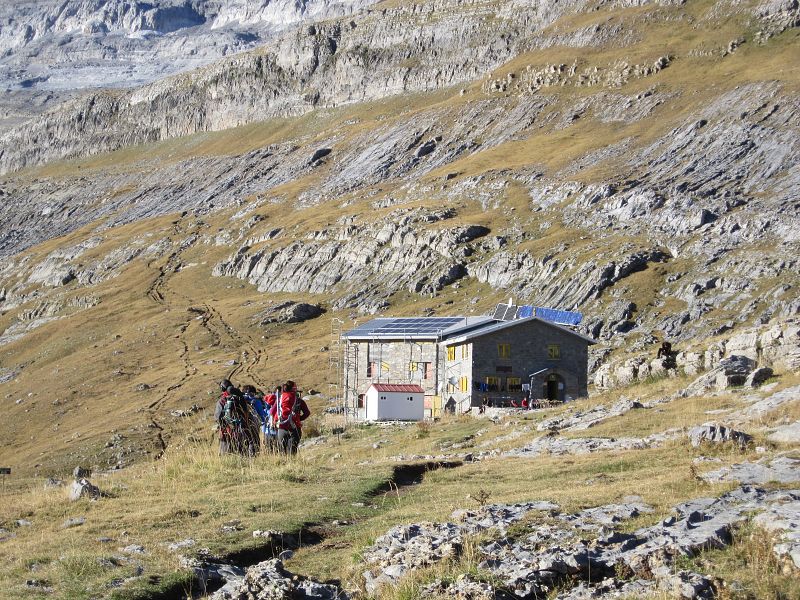 El equipo de Cumbres acercándose el refugio de Goriz