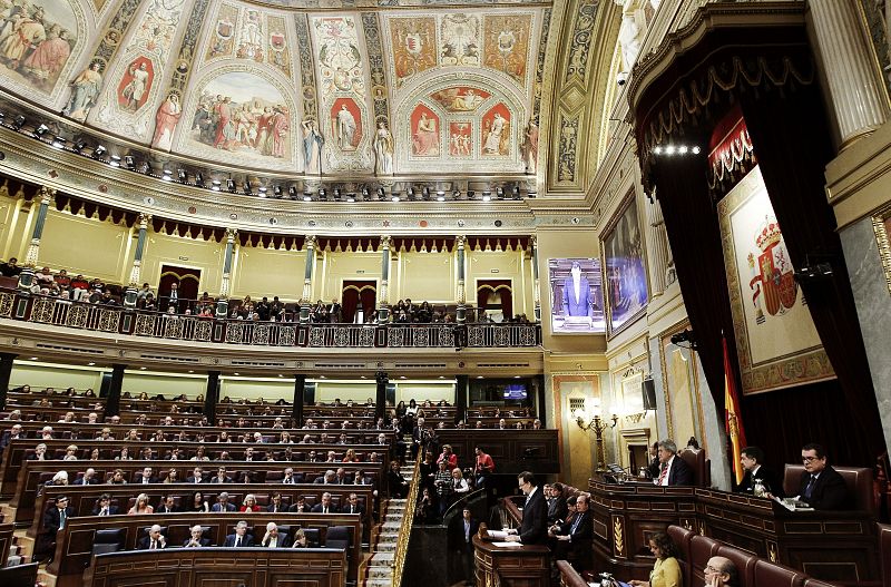 Vista general del Congreso con el presidente del Gobierno en el atril