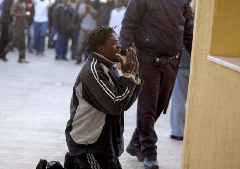 MÁS DE 200 INMIGRANTES SON ATENDIDOS EN EL CETI DE MELILLA TRAS SALTO VALLA