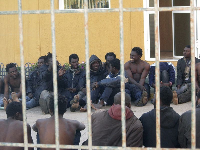 MÁS DE 200 INMIGRANTES ACCEDEN A MELILLA, LA MAYOR ENTRADA DESDE 2005