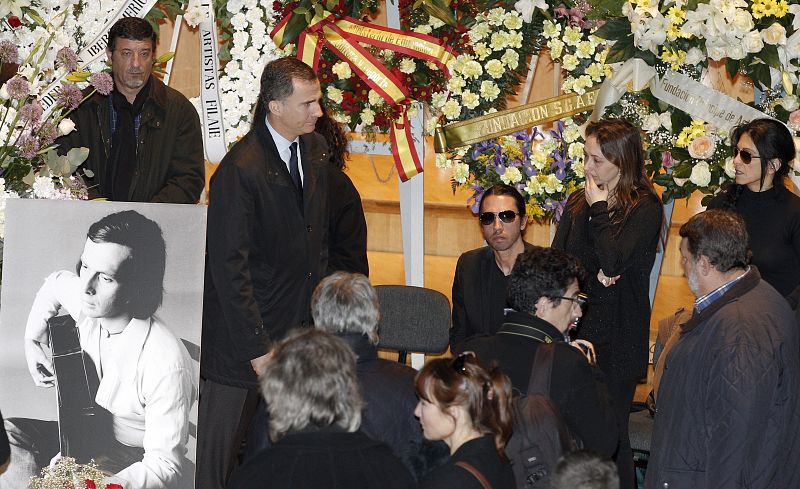 El Príncipe de Asturias junto a familiares y allegados de Paco de Lucía