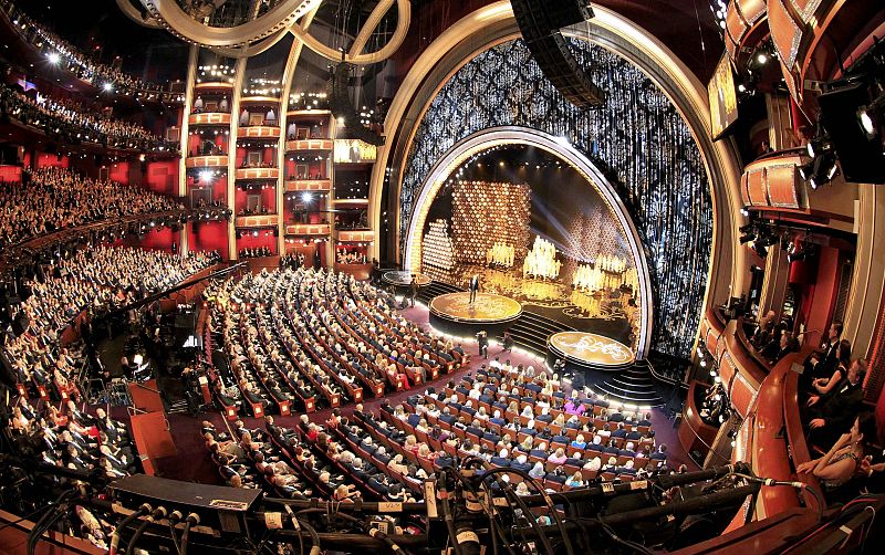 Los Oscar 2014 arrancan en el DolbyTheatre de la mano de su conductora, Ellen Degeneres.