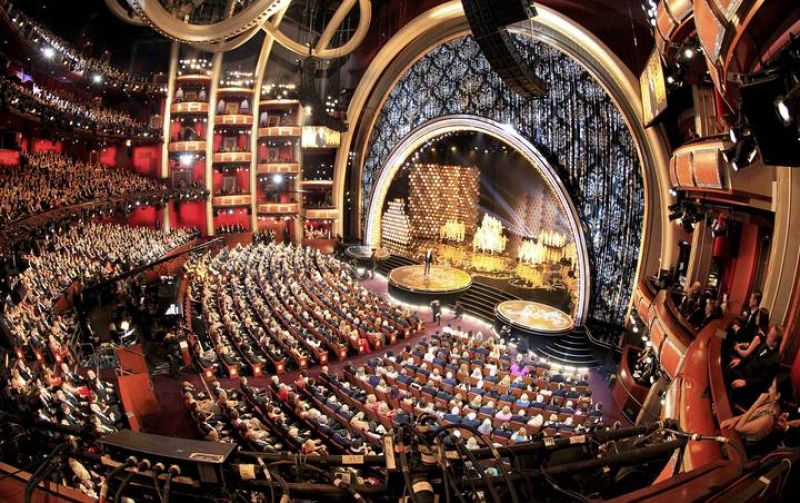 Los Oscar 2014 arrancan en el DolbyTheatre de la mano de su conductora, Ellen Degeneres.