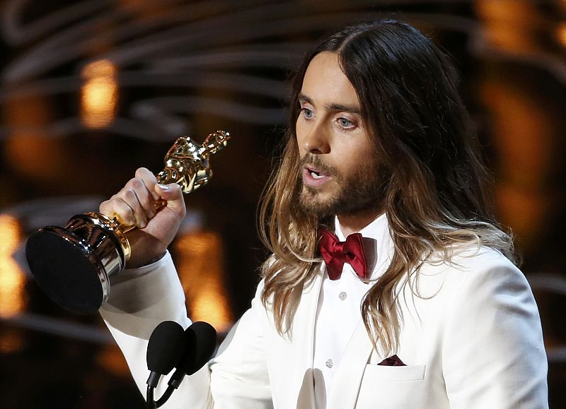 Jared Leto, ha recogido el primer premio de la noche, el de actor secundario por su papem en "Dallas Buyers Club".