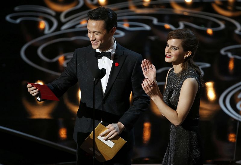 Emma Watson y Joseph Gordon-Levitt han entregado el Oscar a los mejores efectos especiales.